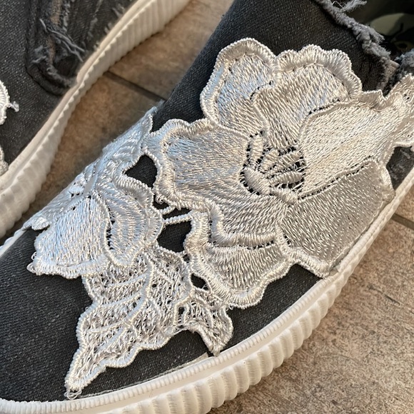 Blowfish slides size 6 maybe worn once - Picture 6 of 6